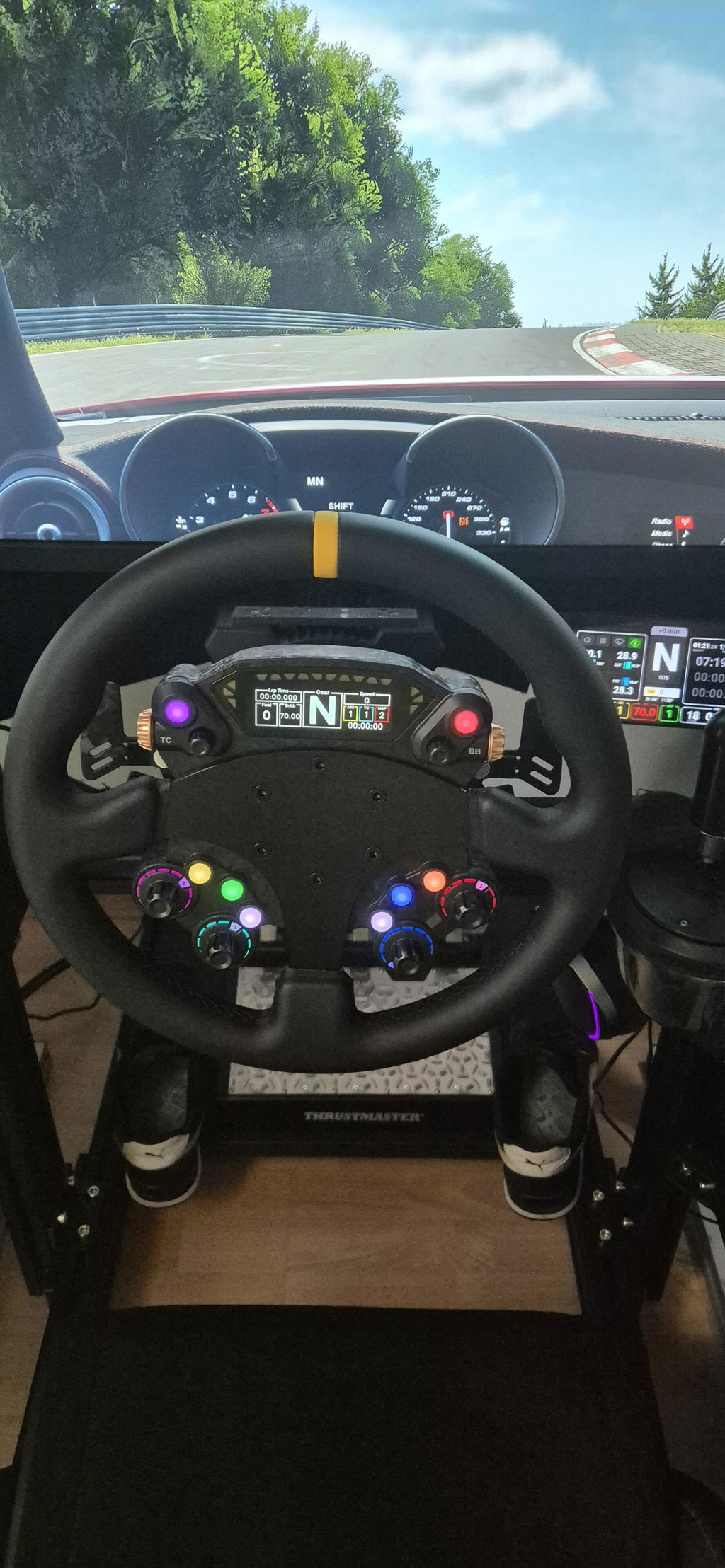 Volante fantastico per GT e rally